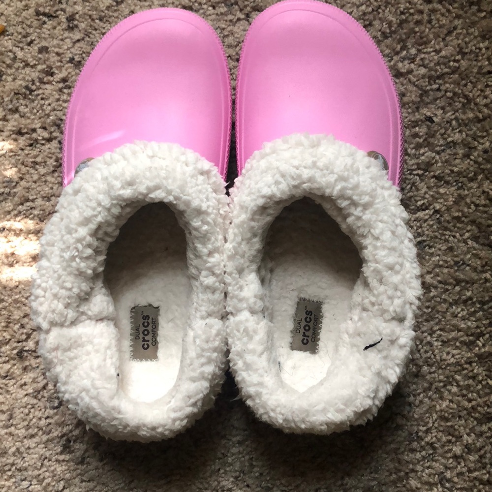 FUR LINED CROCS